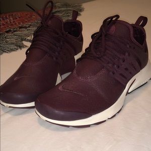 Maroon Nike Air Prestos